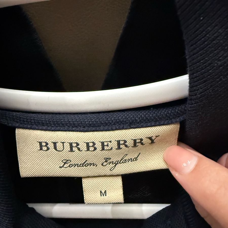跳樓大拍賣✨BURBERRY男款金色戰馬小標黑藍色polo衫-3
