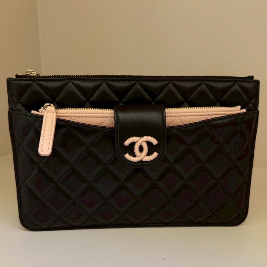 CHANEL 兩用黑配粉手拿包 新款雷標-1