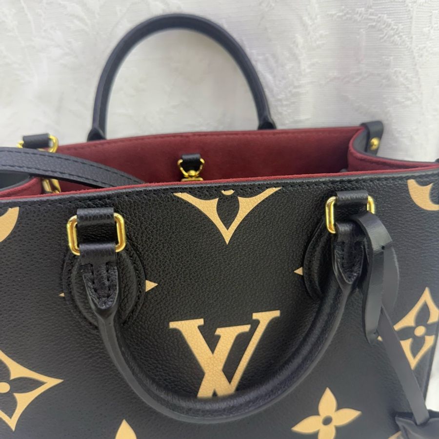 Louis Vuitton Onthego Handbag-11