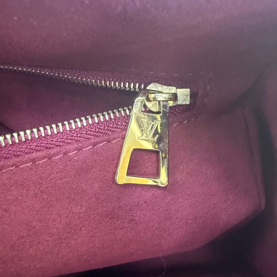 Louis Vuitton Onthego Handbag-13