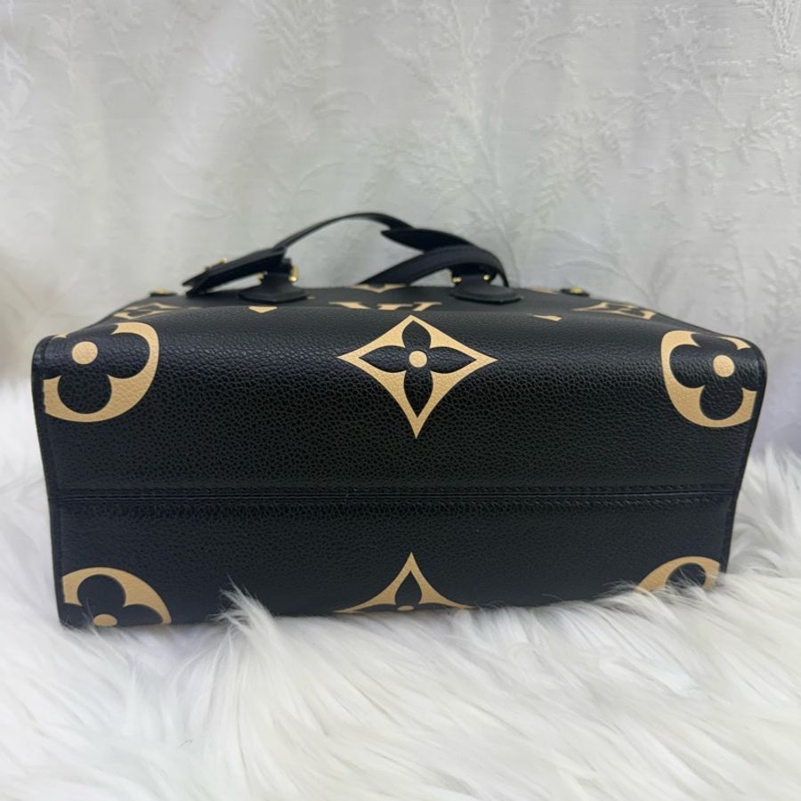 Louis Vuitton Onthego Handbag-16