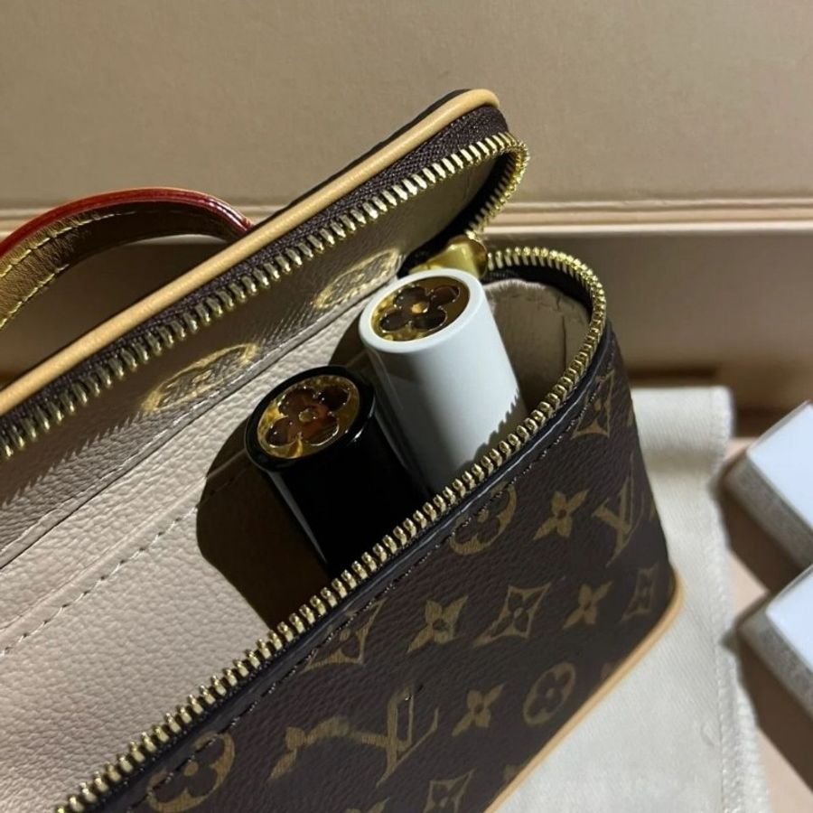 全新 新款 LV Nice Beauty 化妝包 可放置五支唇膏 M83079-4
