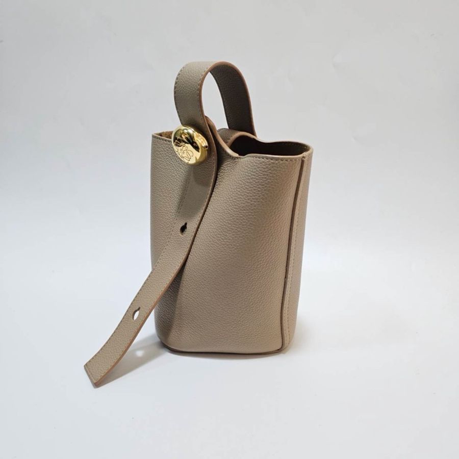 Loewe 沙色粒面牛皮Mini Pebble金釦手提肩斜背包-2