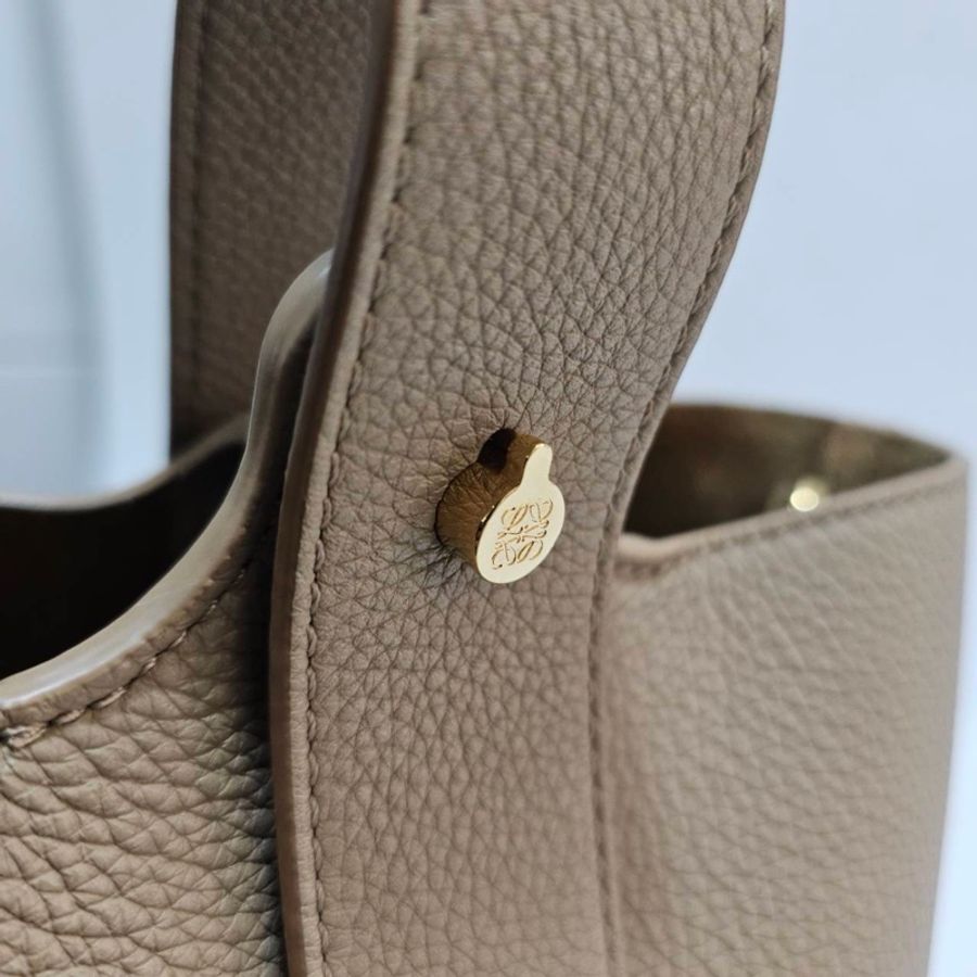 Loewe 沙色粒面牛皮Mini Pebble金釦手提肩斜背包-5