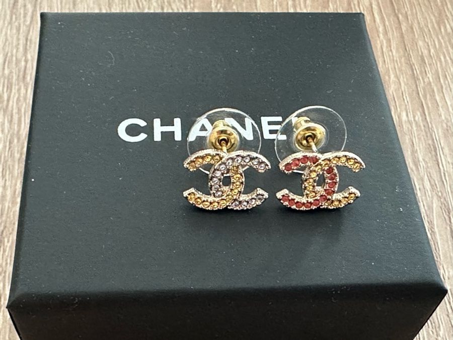 全新 Chanel 雙C經典耳環 耳釘 彩鑽藍黃粉不對稱-1