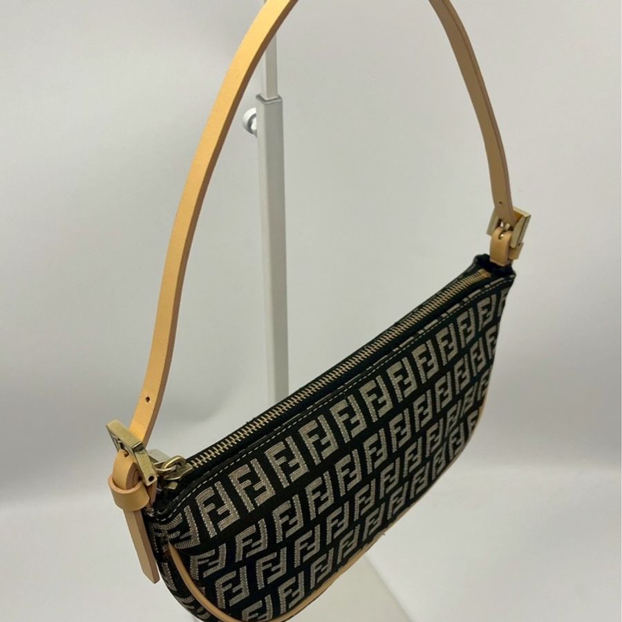 🏷️ Fendi 帆船包-4