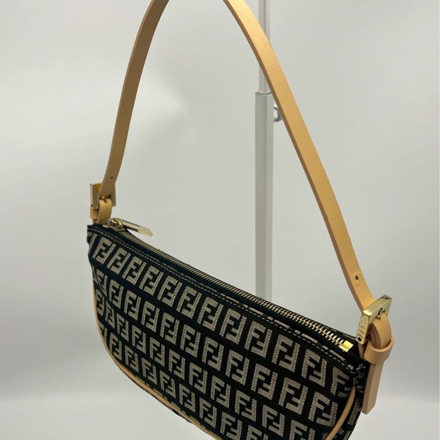 🏷️ Fendi 帆船包-5