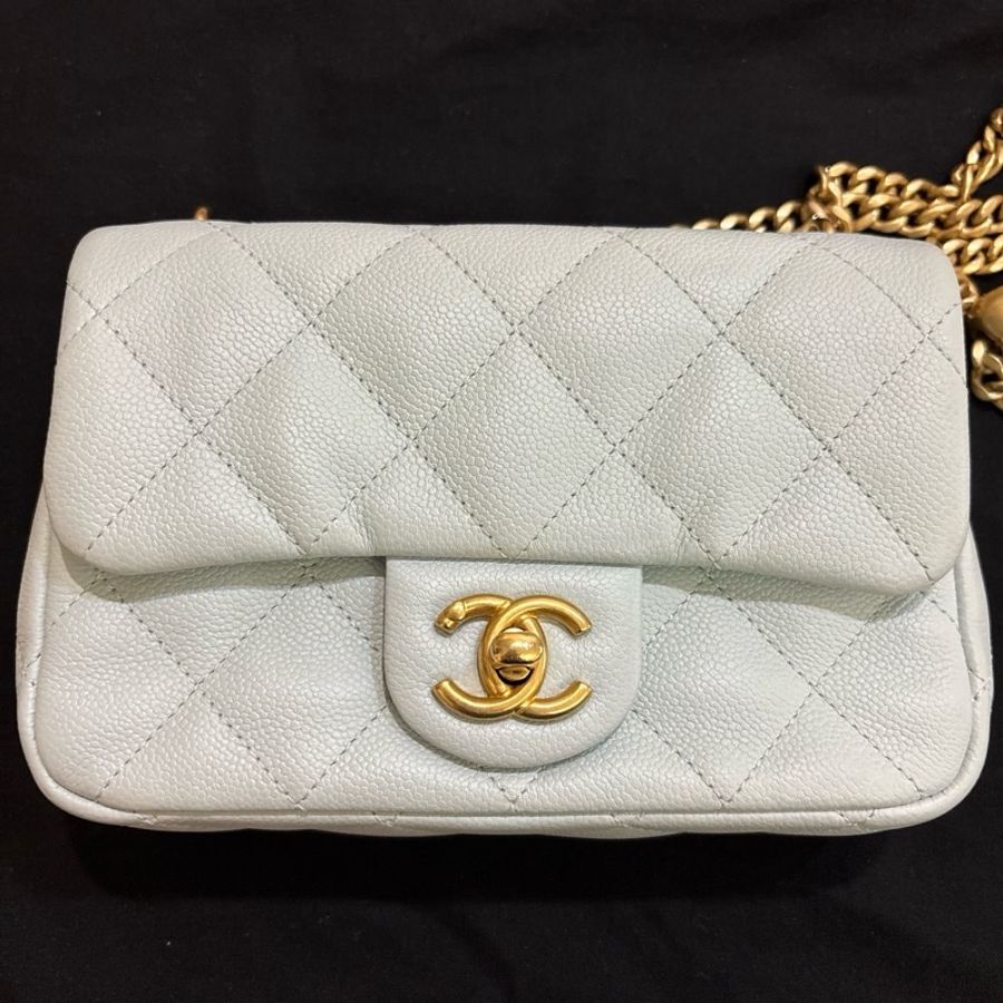 Chanel 寶寶淡色灰藍迷你口蓋包 愛心淡金扣-7