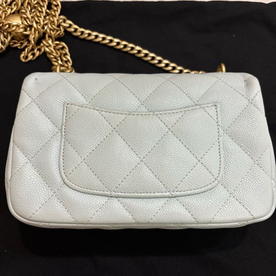 Chanel 寶寶淡色灰藍迷你口蓋包 愛心淡金扣-2
