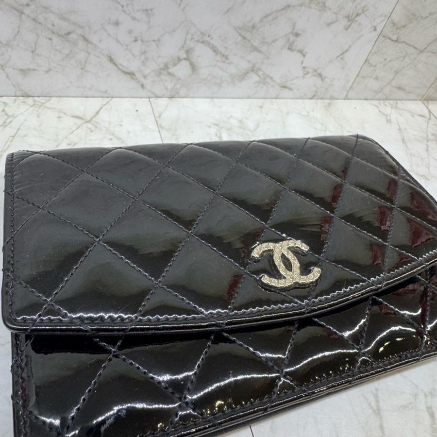 CHANEL 黑色漆亮皮 WOC-4