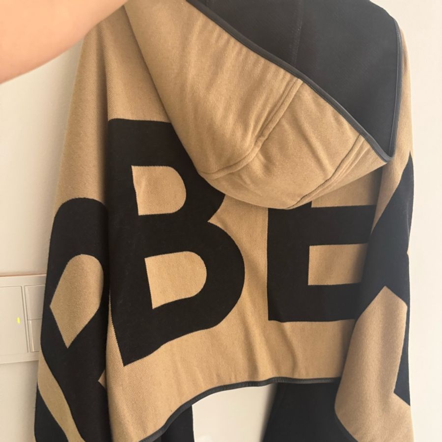 Burberry全新披肩-1