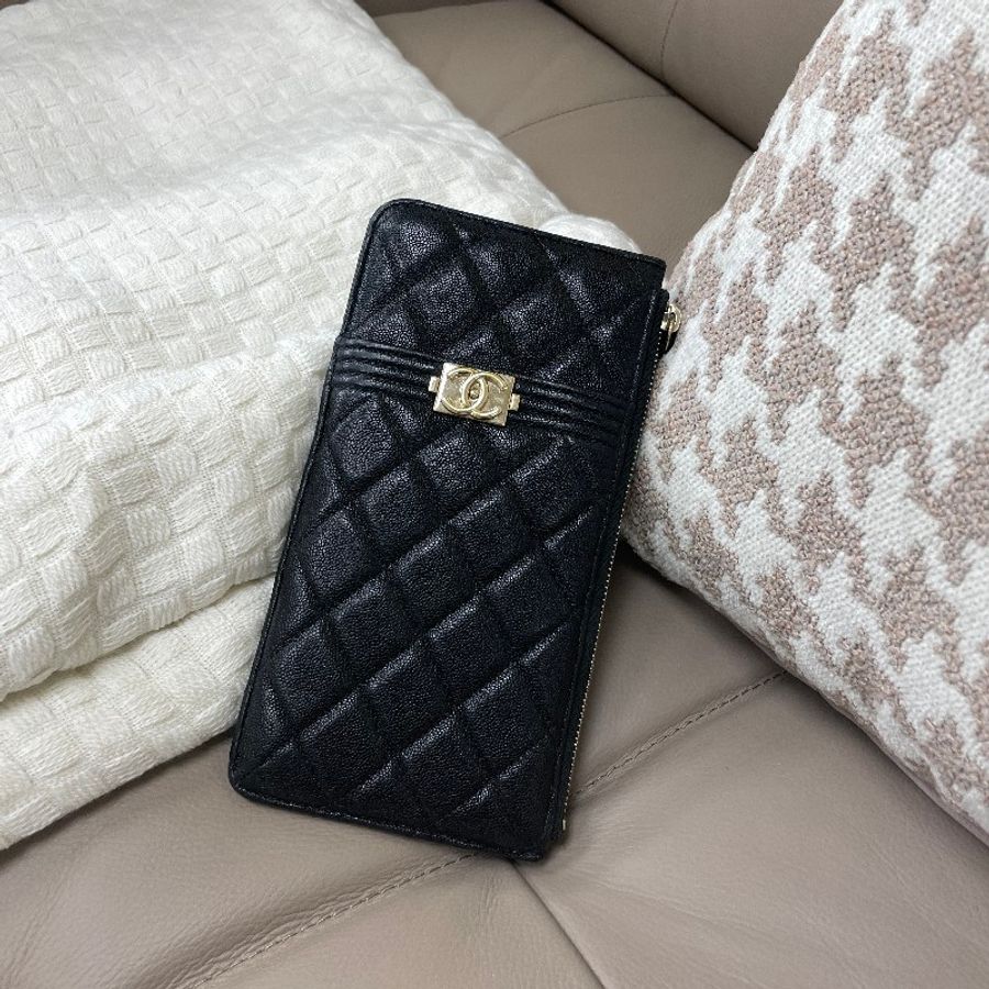 Chanel 黑荔枝牛皮金釦Boy5一字拉扁長夾 AP1482-0