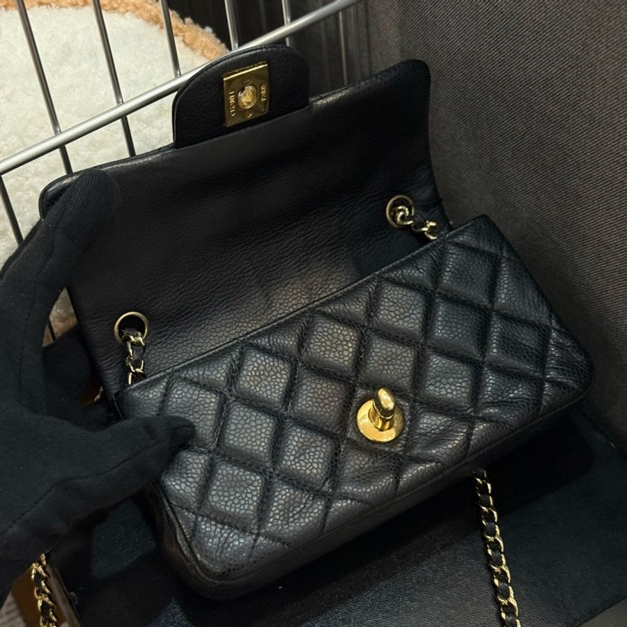(稀有釋出)Chanel coco17 extra mini 黑金荔枝皮-11