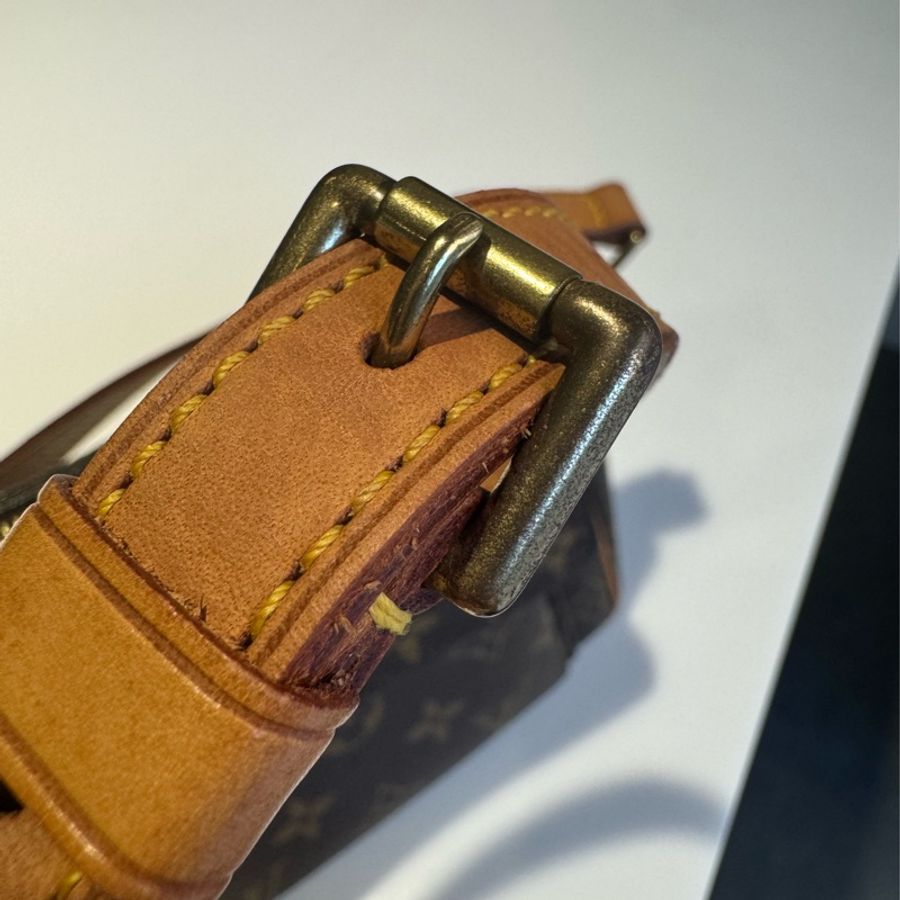 《初。Vintage》 LV 經典老花豆腐包/小方包 (原況皮革)-11