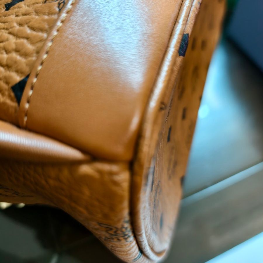 MCM鉚釘肩背包中號(很新)有保卡及防塵套其他平台同步銷售-2