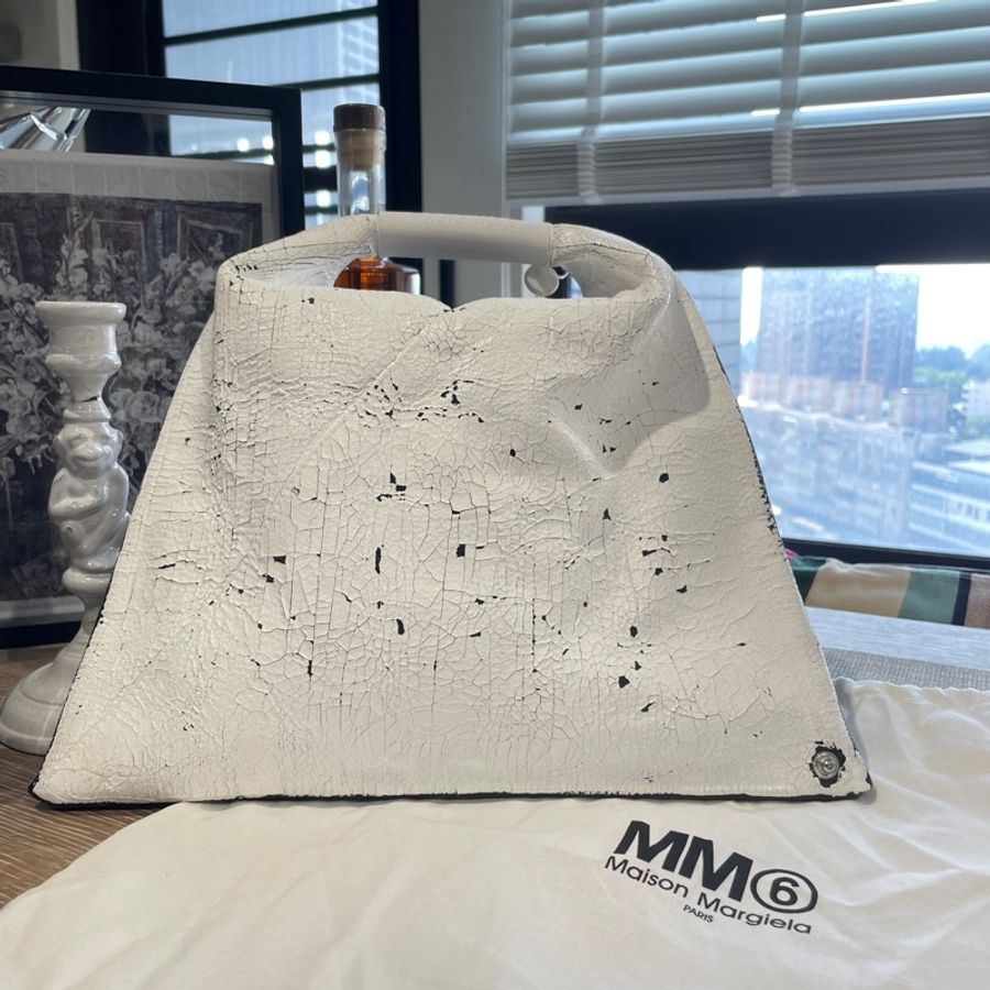 MM6 小號 手拿包 爆裂紋 白色-1