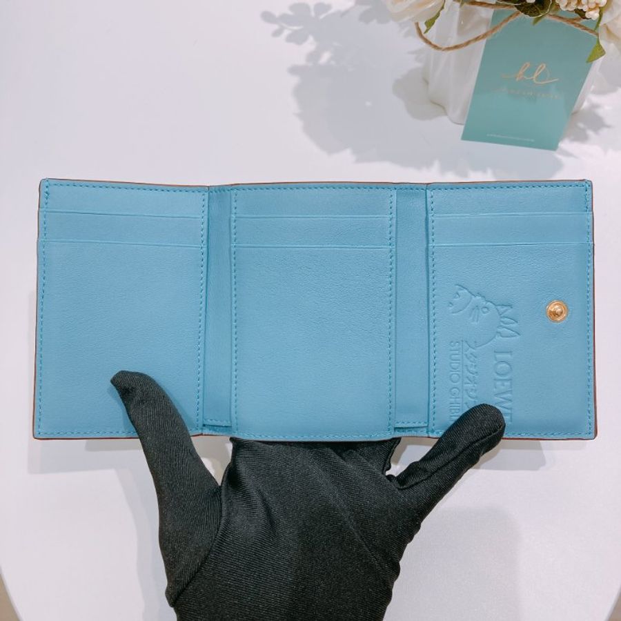 TW4471 Loewe 羅意威&宮崎駿聯名 短款錢包 小狗茵茵圖案Howl's Heen Trifold Wallet-8
