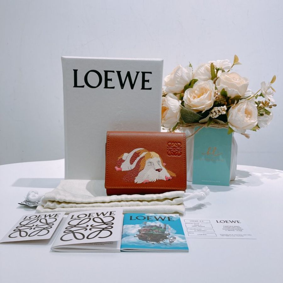 TW4471 Loewe 羅意威&宮崎駿聯名 短款錢包 小狗茵茵圖案Howl's Heen Trifold Wallet-11