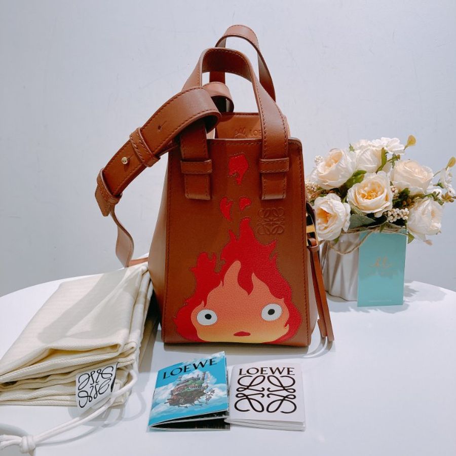 TW4472 Loewe 羅意威&宮崎駿聯名 法西卡火焰🔥小號吊床包 Howl's Movng Castle Mini Hammock-11