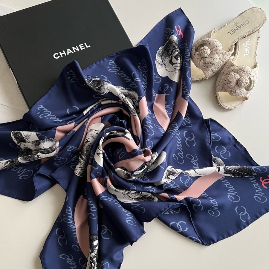CHANEL 巴黎玫瑰大方巾-1