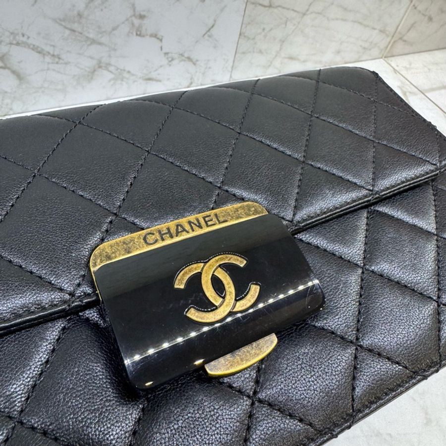 CHANEL黑金牛皮菱格黑色方框釦肩背包/22-4