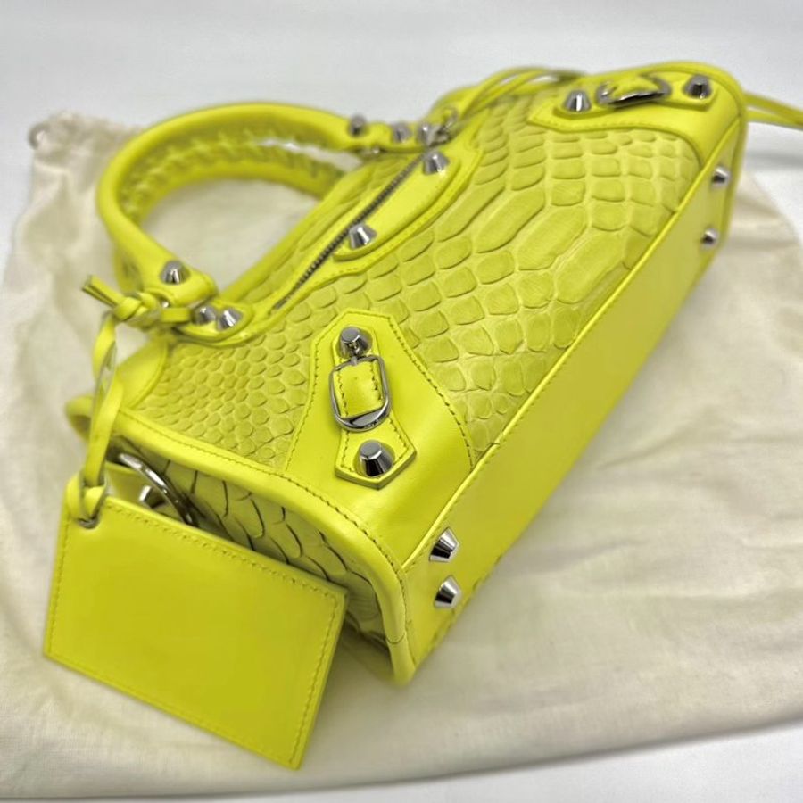 BALENCIAGA 檸檬黃mini蛇皮手提肩背機車包23.8*16*6.3 99新配件塵袋鏡子-4