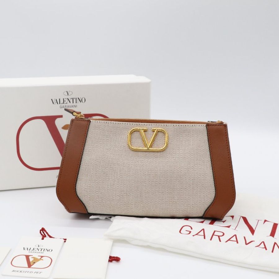 【🌟超🌟級🌟新🌟】VALENTINO 金屬 VLogo 中號 手繪約克夏 米色帆布 拉鍊手拿包-1