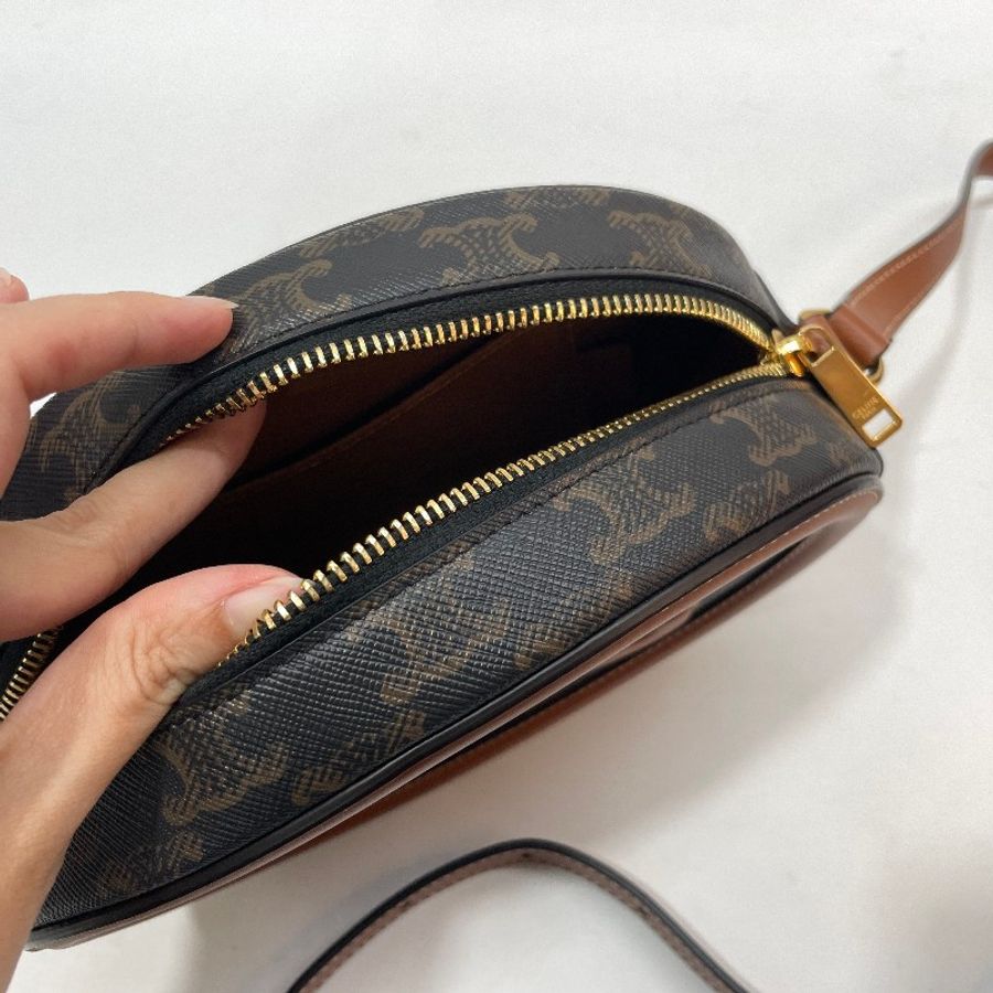 Celine PVC拼咖牛皮金釦大號凱旋門皮標斜背月餅包-8