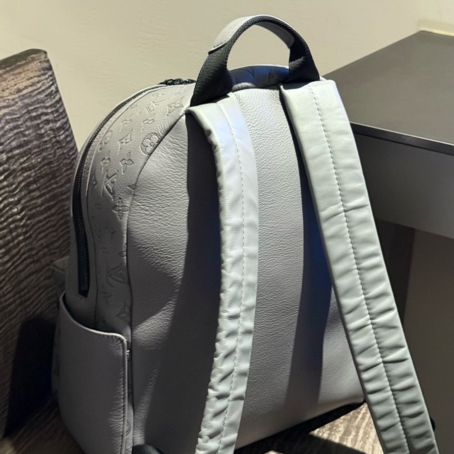 Louis Vuitton 灰色壓紋Discovery後背包-3