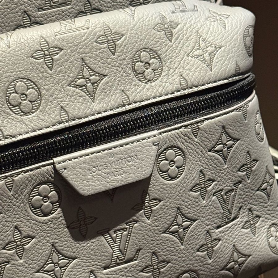 Louis Vuitton 灰色壓紋Discovery後背包-4