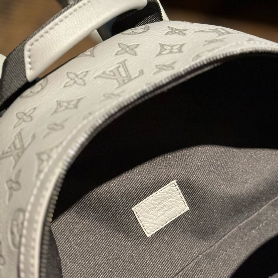 Louis Vuitton 灰色壓紋Discovery後背包-5