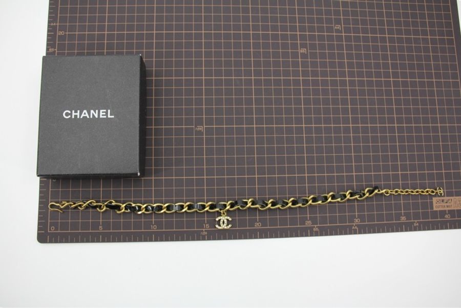 Chanel Vintage 95P 水鑽鍍金黑色光面皮穿鏈Choker-12