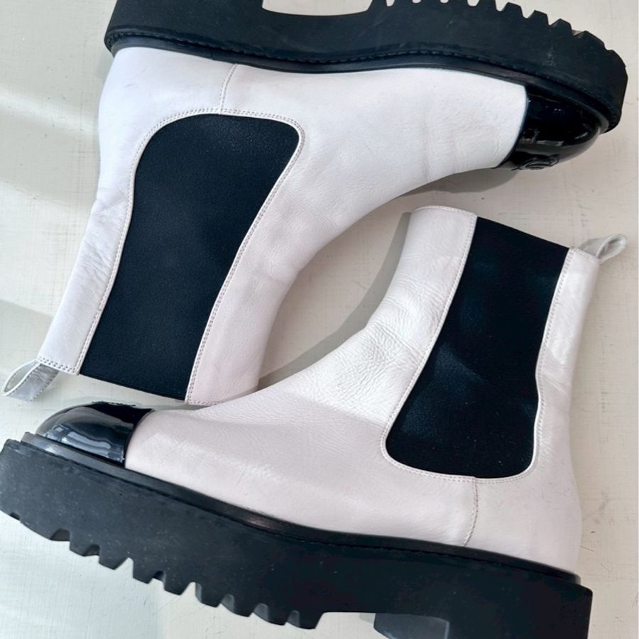 CHANEL 熊貓色皮革短靴 39號-5