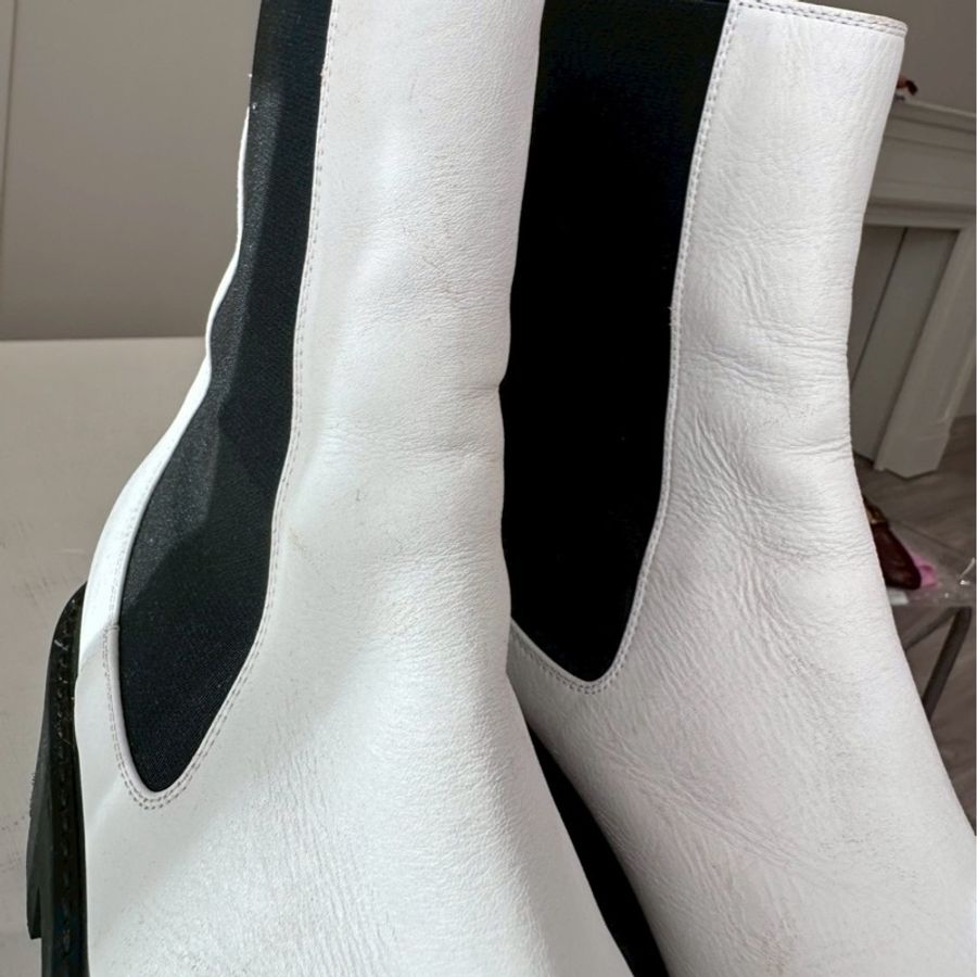 CHANEL 熊貓色皮革短靴 39號-17