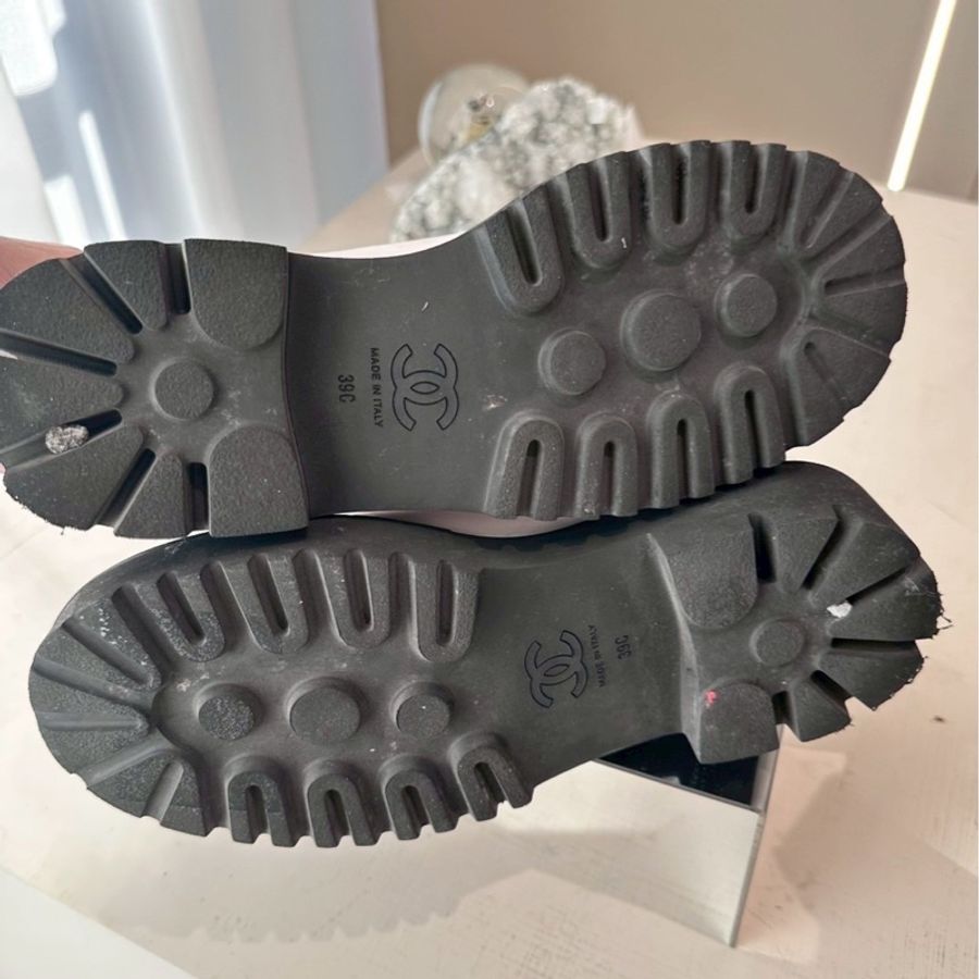 CHANEL 熊貓色皮革短靴 39號-19