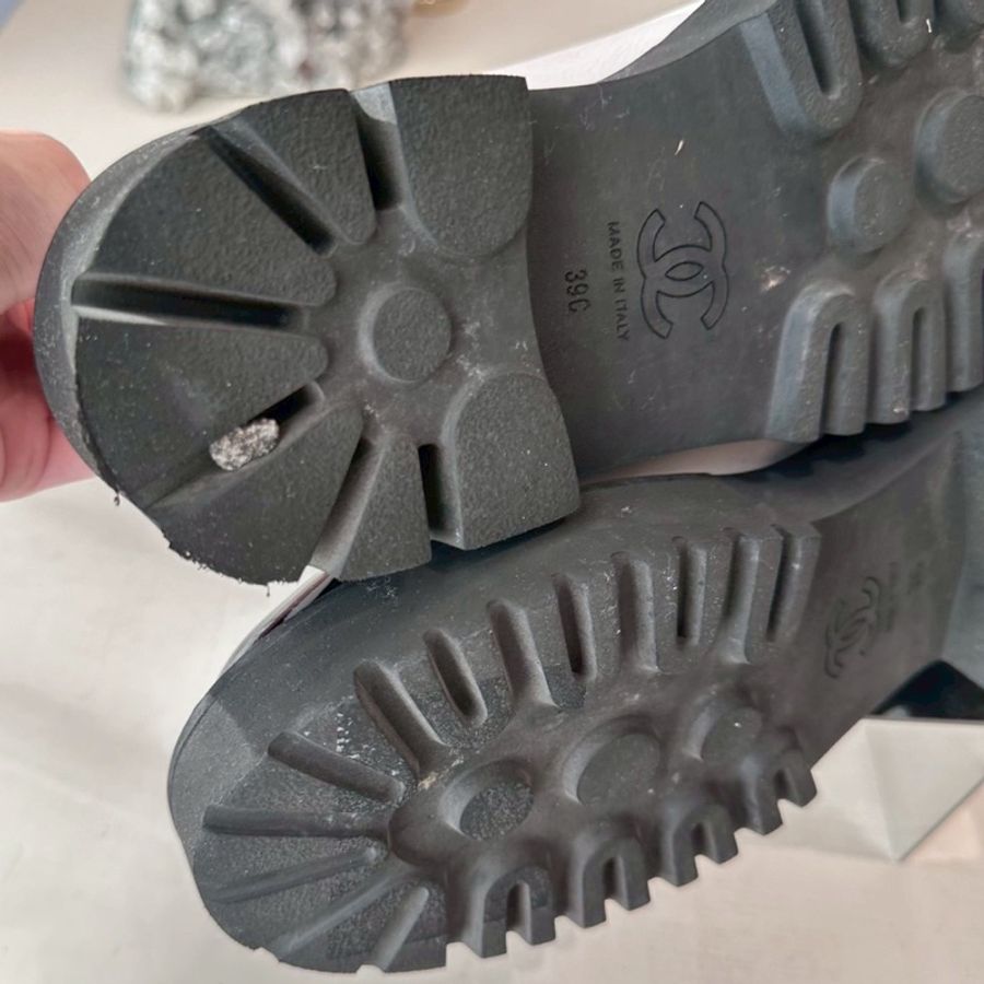 CHANEL 熊貓色皮革短靴 39號-21