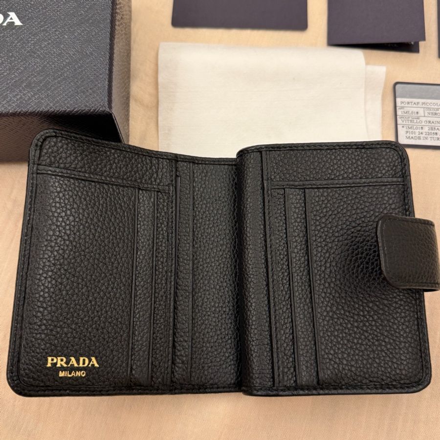【PRADA 】1ML018 黑色 Vitello Grain 雙開拉鍊短夾|全新|附完整包裝保卡-2