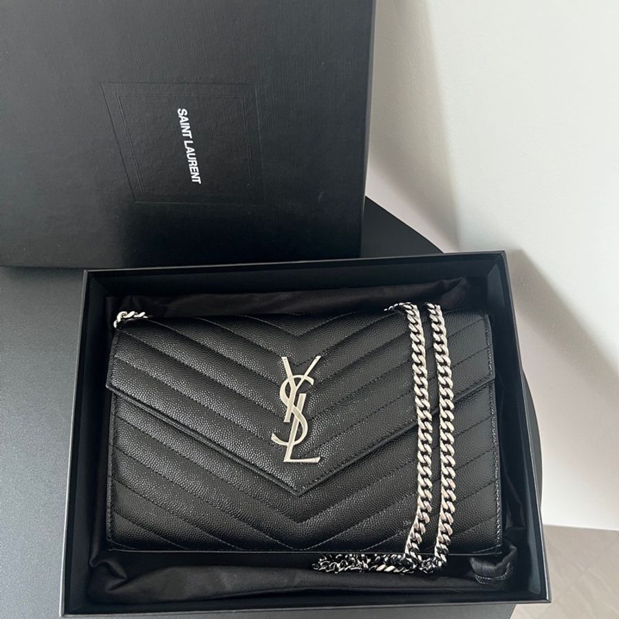 YSL 聖羅蘭 黑銀信封包 魚子醬牛皮銀扣-1