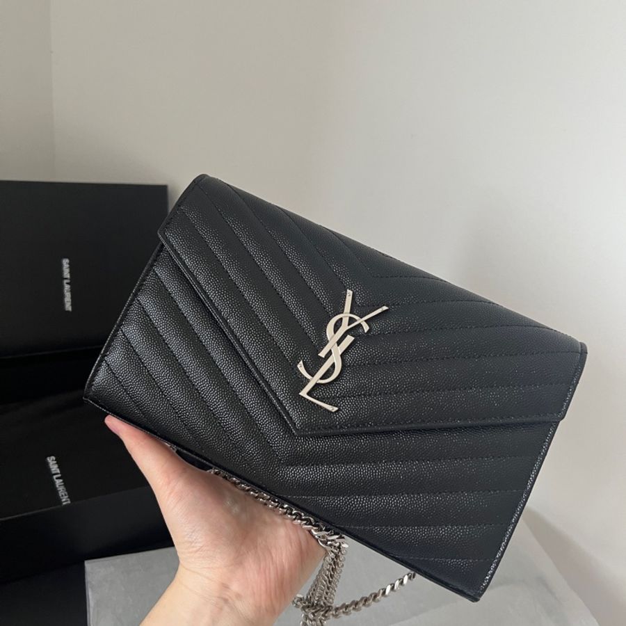 YSL 聖羅蘭 黑銀信封包 魚子醬牛皮銀扣-2