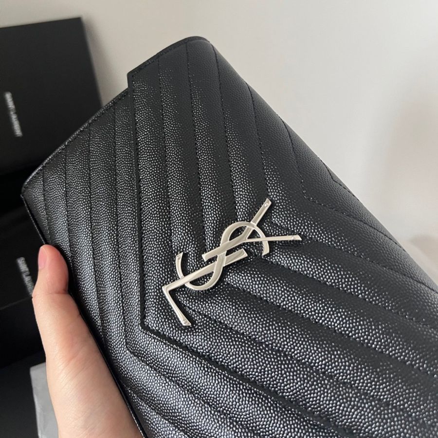 YSL 聖羅蘭 黑銀信封包 魚子醬牛皮銀扣-4