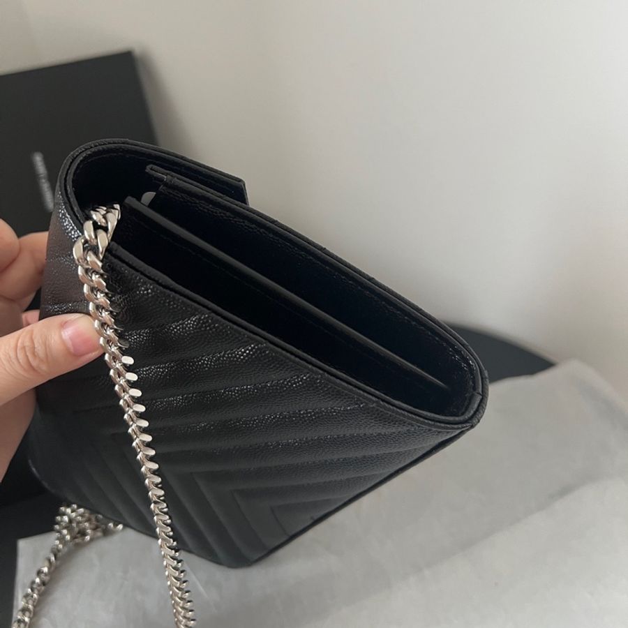 YSL 聖羅蘭 黑銀信封包 魚子醬牛皮銀扣-6