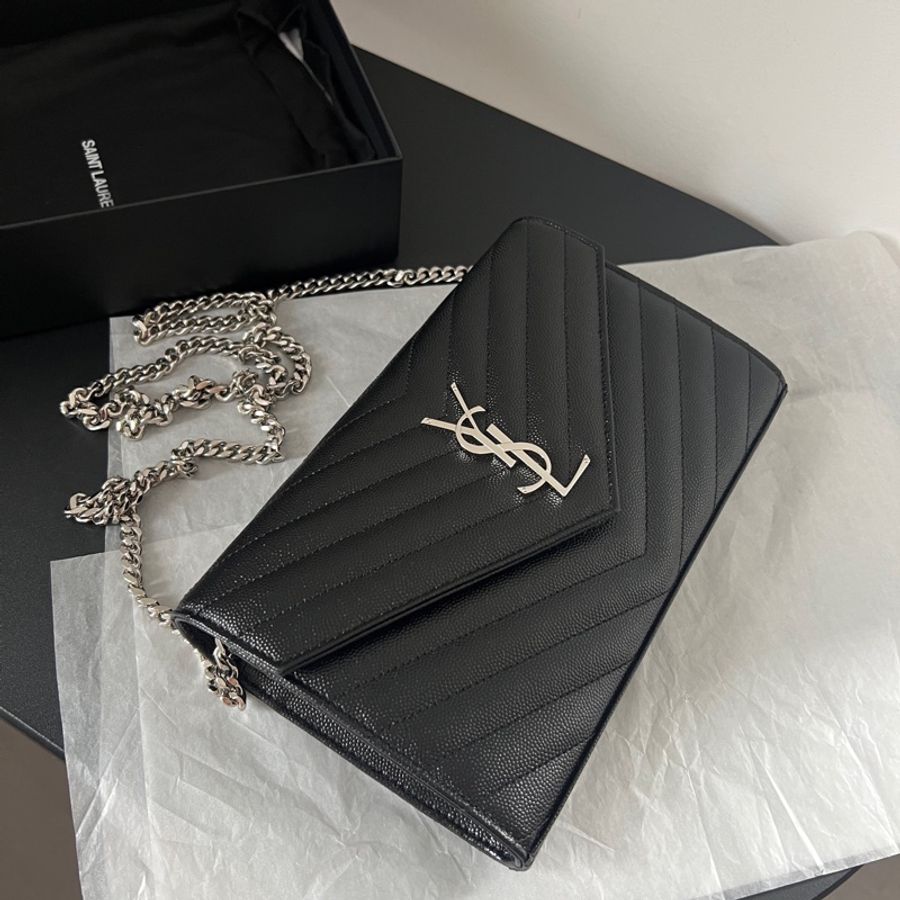 YSL 聖羅蘭 黑銀信封包 魚子醬牛皮銀扣-9