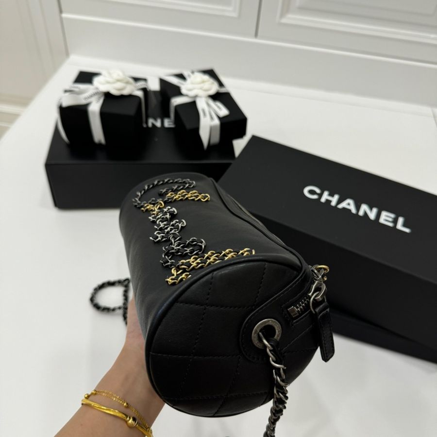 CHANEL 香奈兒 19 小牛皮 金釦 皮穿鍊 草寫 字母 保齡球包 圓筒包 斜背包 肩背包 手拿包 手提包 側背包-22