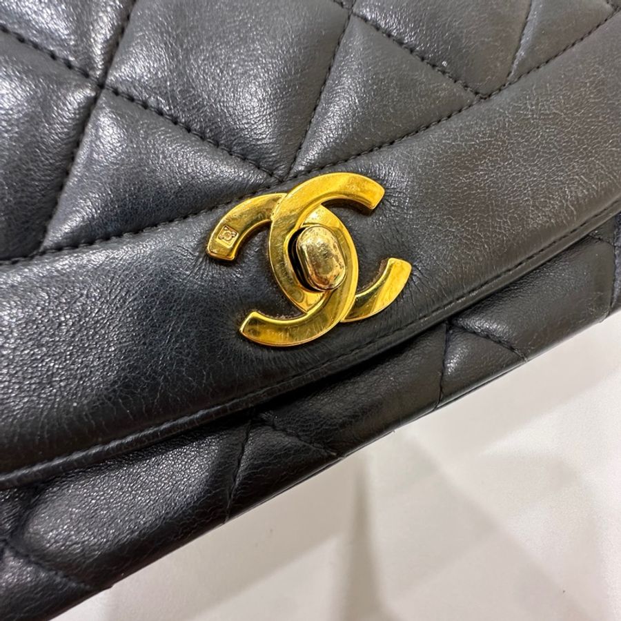 Chanel 香奈兒 Dianna Bag 25 黛妃包 戴妃包 羊皮 黑金 老香 vintage 斜背包 肩背包 側背包 手提-36