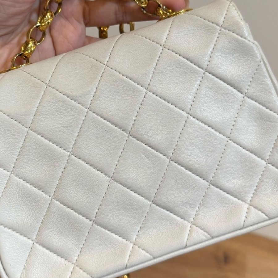 chanel vintage lambskin mini matelasse 白雪公主 雕花釦 雕花鏈 元寶包 斜背包 肩背包 側背包 手提包-20