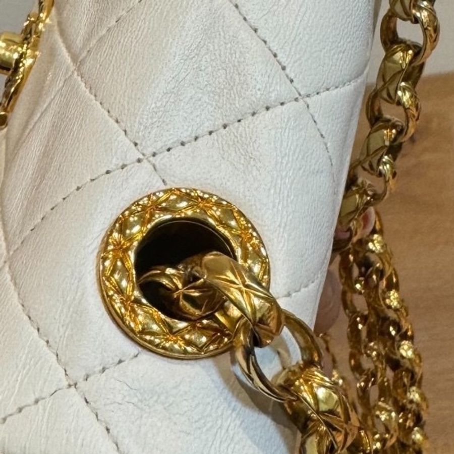 chanel vintage lambskin mini matelasse 白雪公主 雕花釦 雕花鏈 元寶包 斜背包 肩背包 側背包 手提包-34