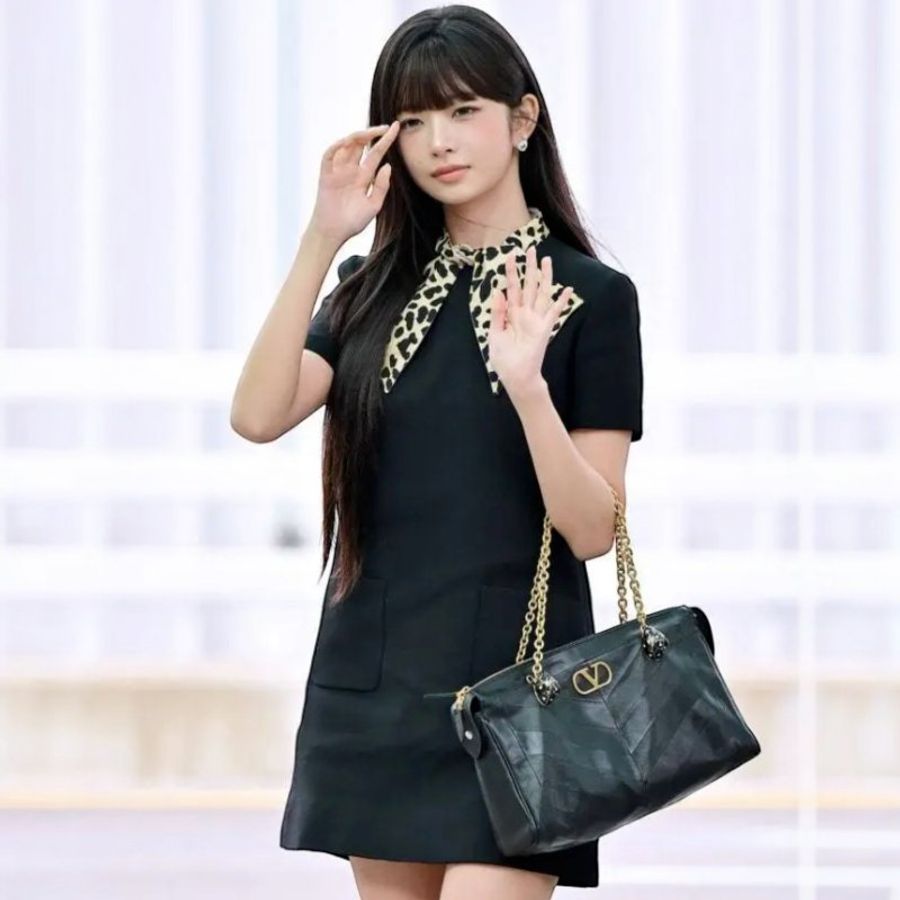 🎉新品好折扣✨Valentino Garavani Panthea 羊皮黑豹托特包 黑色-11