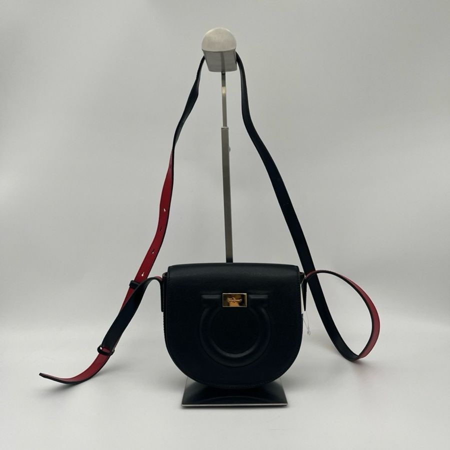 「JL精品代購」 Ferragamo 2021年新款黑金單肩斜挎馬鞍包-2