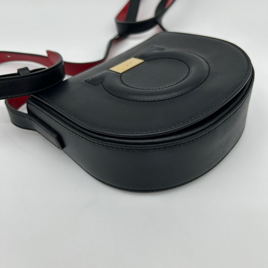 「JL精品代購」 Ferragamo 2021年新款黑金單肩斜挎馬鞍包-8