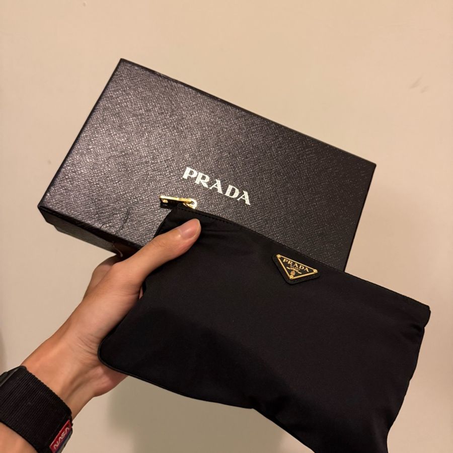 PRADA 原價兩萬多的眼罩 含收納袋-1
